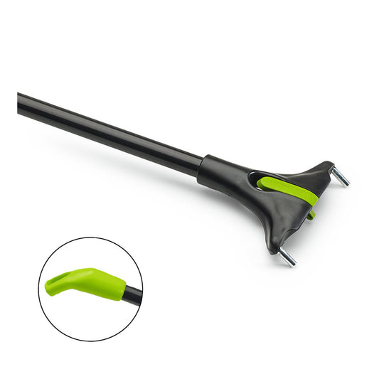 Die Nölle Profi-Bürste BECOnnect verfügt über einen 150 cm langen Glasfaser-Stiel (Ø 22 mm) mit einem grünen krallenartigen Ende und zwei Metallzinken. Eine Nahaufnahme zeigt das Krallenelement aus einem anderen Blickwinkel. Marke: Nölle Profi Brush Bürsten- & Pinseltechnik e.K.