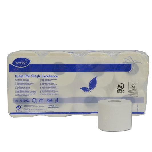 Eine Packung mit 8 Diversey Toilettenpapier Single Excellence Rollen (3-lagig, reine Zellulose, hochweiß, 250 Blatt/Rolle) von Diversey Deutschland GmbH & Co. OHG, mit einer Rolle auf der Vorderseite; auf der Verpackung sind Produktinfos und das Logo der Ökozertifizierung abgebildet.