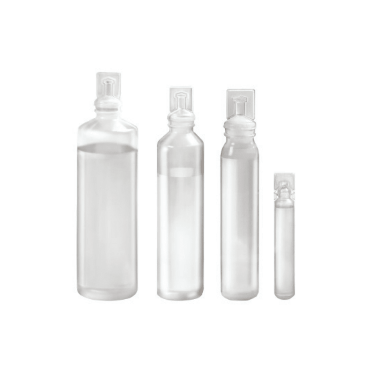 Quattro trasparenti B. Braun NaCl 0,9% Ecolav® Soluzione per lavaggio topico – flaconi, prodotta da B. Braun Deutschland GmbH & Co. KG, sono disposte in fila dalla più grande alla più piccola. Ogni flacone è progettato per contenere una soluzione di NaCl allo 0,9% ed è dotato di un tappo piatto sigillato dal design minimalista, privo di etichette o marcature visibili.