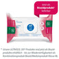 Una confezione di salviette disinfettanti Dr. Schumacher Ultrasol Oxy Wipes (108 salviette) è contrassegnata dal simbolo blu "Use Gloves" (Usare guanti) e indica la sua disponibilità come prodotto biocida, mentre il testo tedesco sottolinea l'uso per l'inventario medico.