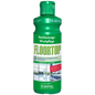 Eine grüne 1-Liter-Kunststoffflasche der DR.SCHNELL GmbH & Co. KGaA Dr. Schnell Floortop Bodenreiniger Konzentrat zeigt ein sauberes Bodenbild und ein rotes Etikett, das die neue Hochleistungswischpflegeformel hervorhebt.