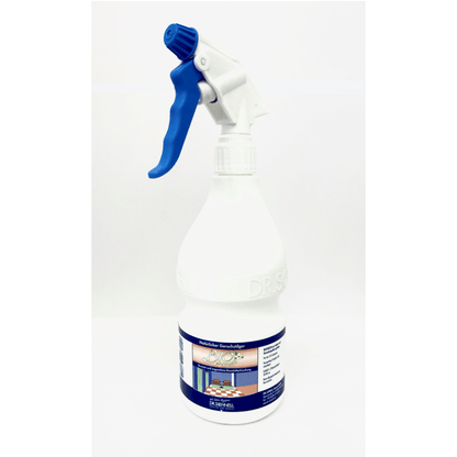 Uno spruzzatore bianco Dr. Schnell vuoto 600 ml di DR.SCHNELL GmbH & Co. KGaA è dotato di un'etichetta blu di attivazione e edificio, ideale per l'uso come detergente e raffigurato su uno sfondo bianco semplice.