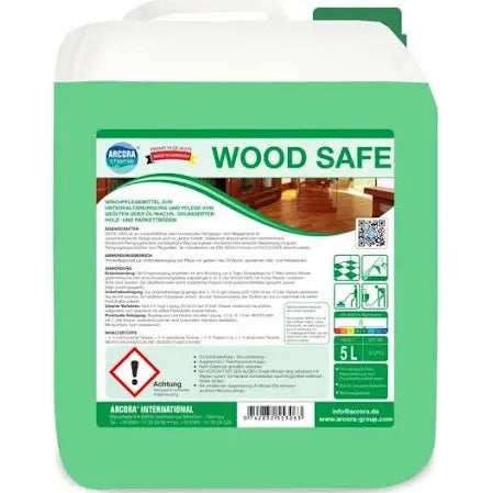 Un contenitore di plastica verde da 5 litri con la scritta "Arcora WOOD SAFE WISCHPFLEGE" della Arcora International GmbH contiene istruzioni per l'uso, avvertenze di sicurezza, una foto del pavimento in legno e indica la manutenzione di pavimenti in legno e parquet oliati o trattati con olio/cera.