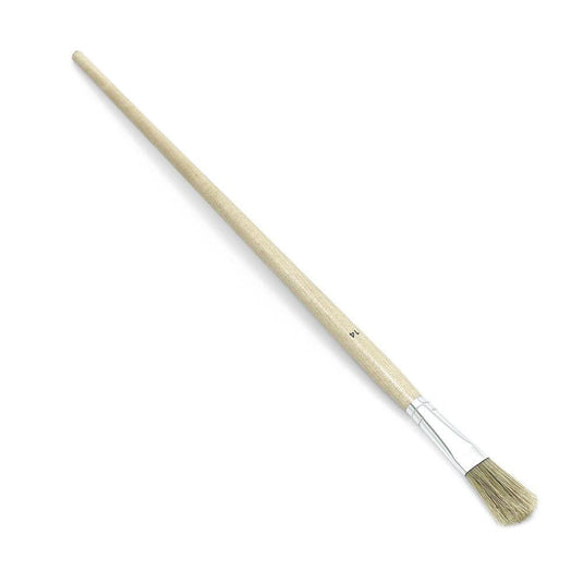 Il pennello da tracciante Nölle Profi Brush, noto per la sua qualità artigianale, è dotato di un manico in legno e di una ghiera metallica bianca. Le sue setole cinesi chiare e leggermente a ventaglio sottolineano la competenza del marchio nella tecnica di produzione di spazzole e pennelli.