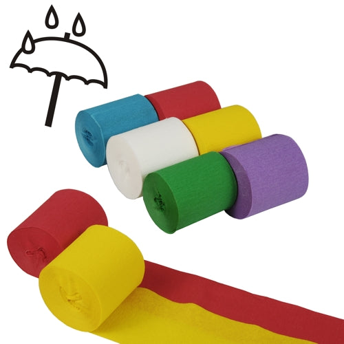 Sei PAPSTAR GmbH nastri crespi (10 m x 5 cm, assortiti per colore, resistenti all'acqua, 6 rotoli) nei colori blu, rosso, giallo, bianco, verde e viola sono disposti in due file, con due di essi parzialmente srotolati e un ombrello con gocce di pioggia raffigurato in alto a sinistra.