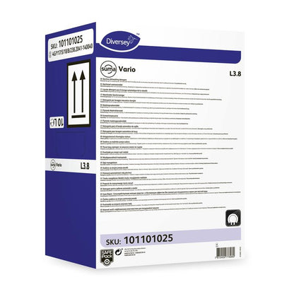Una scatola rettangolare di Diversey Suma Vario L3.8 detergente per stoviglie con candeggina senza odore di cloro (SKU 101101025) di Diversey Deutschland GmbH & Co. OHG mostra dettagli del prodotto, codici a barre, frecce nere rivolte verso l'alto e segni di capacità su uno sfondo bianco-blu.