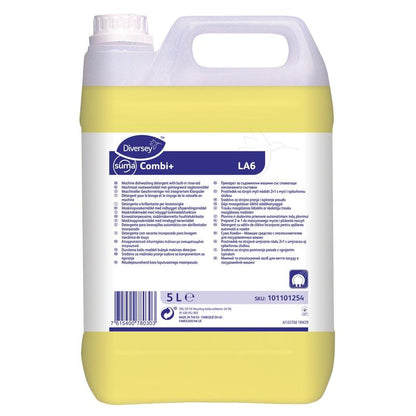 Un contenitore da 5 litri in plastica trasparente con Diversey Suma Combi+ LA6, un detergente combinato e brillantante per acqua mediamente dura, con un liquido giallo e un'etichetta bianca di Diversey Deutschland GmbH & Co. OHG.