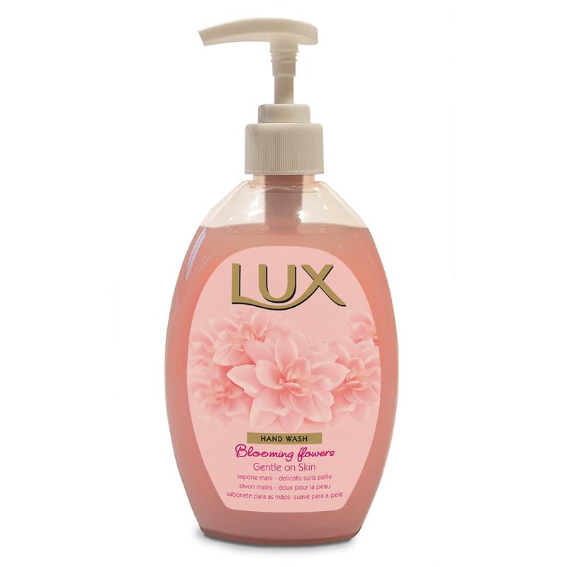 Una bottiglia di plastica trasparente di sapone per le mani LUX Pro Formula di Diversey Deutschland GmbH & Co. OHG, con liquido rosa, pompa bianca, grafica floreale e la scritta "Blooming Flowers Gentle on Skin" - delicato sulla pelle con un profumo gradevole.