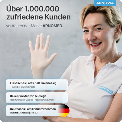 Una donna sorridente in polo bianco e guanti alza la mano. Oltre 1 milione si affidano ai guanti monouso in lattice ARNOMED LATEX PF senza polvere di ARNOWA GmbH - preferiti in medicina, assistenza e da un'azienda familiare tedesca.