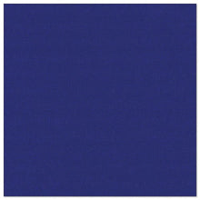 Un'immagine quadrata mostra un blu profondo e uniforme con una texture delicata, che ricorda i 50 tovaglioli "ROYAL Collection" 1/4 piega 40 x 40 cm blu scuro della PAPSTAR GmbH, senza oggetti o motivi aggiuntivi.
