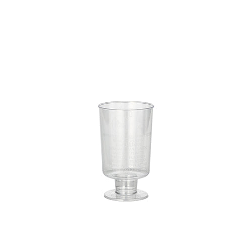 I bicchieri a stelo Starpak 20 per vino bianco, in polistirolo trasparente, convincono con il loro design elegante nello stile dei classici bicchieri da vino bianco. Il bicchiere si erge su una base larga con stelo corto su uno sfondo neutro bianco.