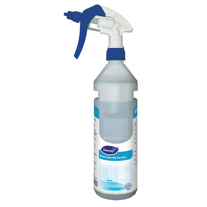 La bottiglia spray Room Care R3 Plus Pur-Eco della Diversey Deutschland GmbH & Co. OHG è una bottiglia spray in plastica con ugello bianco e blu e design ergonomico, con etichetta informativa parzialmente visibile.