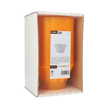 Una confezione di 50 coppe per gelato e dessert Starpak in PS arancione (500 ml, Ø 13 cm, altezza 7,5 cm) è impilata in una scatola di cartone aperta, sulla cui parte anteriore è applicata un'etichetta bianca con dettagli del prodotto e codice a barre.