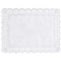 Il PAPSTAR 100 tovagliette angolari bianche della PAPSTAR GmbH è composto da tovagliette rettangolari bianche con un bordo dettagliato simile a un pizzo, bordi ondulati e un centro liscio su uno sfondo semplice.