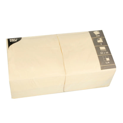 Una confezione beige PAPSTAR di 250 tovaglioli, 3 veli, piega 1/4 della PAPSTAR GmbH è dotata di un'etichetta del marchio, misura 33 x 33 cm e contiene 250 tovaglioli ecologici.