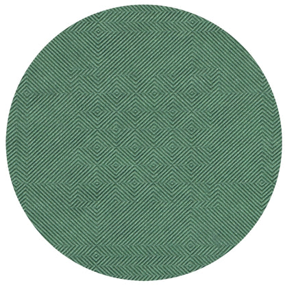La tovaglia di carta rotonda e verde PAPSTAR con goffratura damascata (50 m x 1 m) di PAPSTAR GmbH mostra un motivo geometrico con linee diagonali e rombi per un effetto 3D discreto - ideale per occasioni festive.