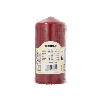 Una candela a colonna rossa Starpak (Ø 60 mm, 130 mm) con durata extra lunga è confezionata in plastica trasparente e dotata di un'etichetta beige con nome del marchio, dettagli del prodotto, codice a barre e simboli di sicurezza per un uso prolungato.