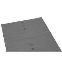 Die flache, graue Kunststoffplatte DEISS 14101 (700x1100x0,1 mm) der EMIL DEISS KG (GmbH + Co.) mit den drei Kreissymbolen und dem Recyclingcode "LDPE 4 65" in schwarzer Farbe wird üblicherweise für Verpackungen oder als schützendes Versandmaterial verwendet.