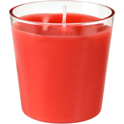 Una candela rossa ricaricabile Switch & Shine della Duni GmbH in un portacandele di vetro trasparente, vista da un angolo leggermente rialzato. Dispone di uno stoppino bianco centrale non acceso e offre circa 30 ore di durata per un piacere prolungato. Dimensioni: 65 x 65 mm, unità di ricarica.