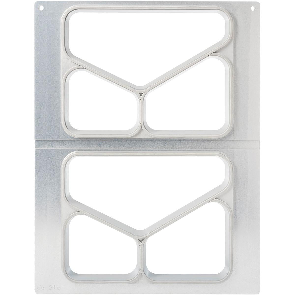 La cassetta DF15/25 per vaschette CPET della Duni GmbH ha due sezioni rettangolari identiche con tre scomparti arrotondati ciascuno, capacità di 525 ml e una superficie liscia argentata - ideale per l'uso nella gastronomia e compatibile con vaschette CPET.