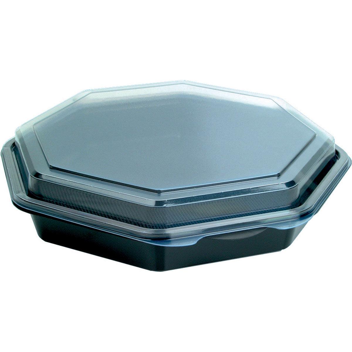 Un contenitore takeout Octaview® Nero/Trasparente PS 230x230x50 chiuso della Duni GmbH (C&C confezione con 127766), con coperchio ottagonale trasparente, è raffigurato inclinato su sfondo bianco.