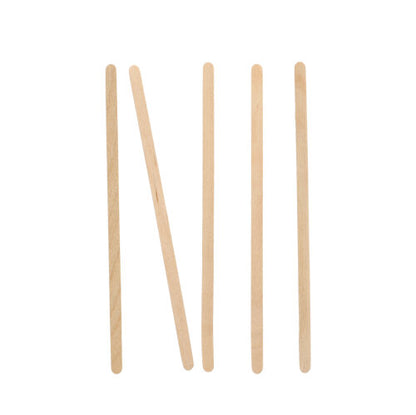 Cinque PAPSTAR bacchette "pure" della PAPSTAR GmbH sono disposte in piedi su sfondo bianco, con la quarta bacchetta inclinata a sinistra come tacche. Il legno naturale chiaro conferisce alla bacchetta un tocco chiaro e minimalista.