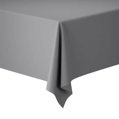 La tovaglia Evolin 127 x 220 cm di Duni GmbH è una semplice tovaglia rettangolare grigia con un drappeggio liscio e diritto che copre ordinatamente l'angolo del tavolo su uno sfondo bianco.