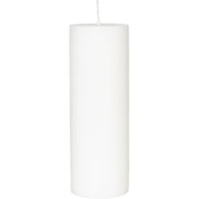 Una singola candela bianca a colonna 70x200 mm in stearina di Duni GmbH con 80 ore di durata di combustione è in piedi su uno sfondo bianco - una candela classica ed ecologica (1 pezzo per confezione).