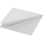 Un singolo tovagliolo di carta Duni GmbH (24x24 cm, 2 veli, bianco) dalla confezione da 300 pezzi è piegato diagonalmente e presenta una struttura del bordo sottile su uno sfondo bianco semplice.