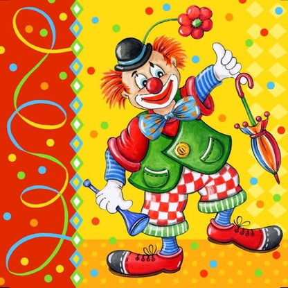 Un clown da cartone animato con capelli arancioni, naso rosso e abiti colorati tiene un ombrello e un corno davanti a uno sfondo colorato - ideale per PAPSTAR 20 tovaglioli, 33 cm x 33 cm, 3-strati, design set 5 di PAPSTAR GmbH.