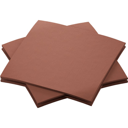Quattro tovaglioli Dunisoft da 20 x 20 cm della Duni GmbH in marrone sono disposti in uno schema leggermente sovrapposto su uno sfondo bianco.