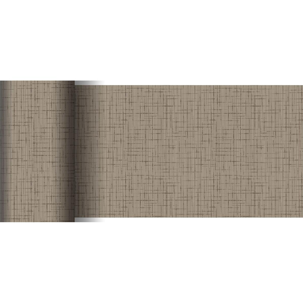 Eine Rolle Dunicel-Tischläufer 20 m x 15 cm der Duni GmbH mit strukturierter beiger Oberfläche und dezentem braunen Kreuzschraffurmuster wird auf weißem Untergrund partiell ausgerollt - ideal für eine elegante Tischdekoration.