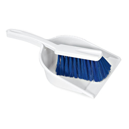 La Nölle Profi Brush HACCP set da spazzare con setole 0,25 mm con setole blu morbide e paletta bianca in plastica proviene da Nölle Profi Brush Bürsten- & Pinseltechnik e.K.; la spazzola si adatta alla paletta, entrambe raffigurate su uno sfondo bianco semplice.