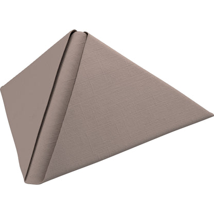 Un tovagliolo Dunilin 40 x 40 cm 1/4 piega della Duni GmbH, piegato ordinatamente a forma di piramide, è presentato su uno sfondo bianco semplice per una presentazione elegante.