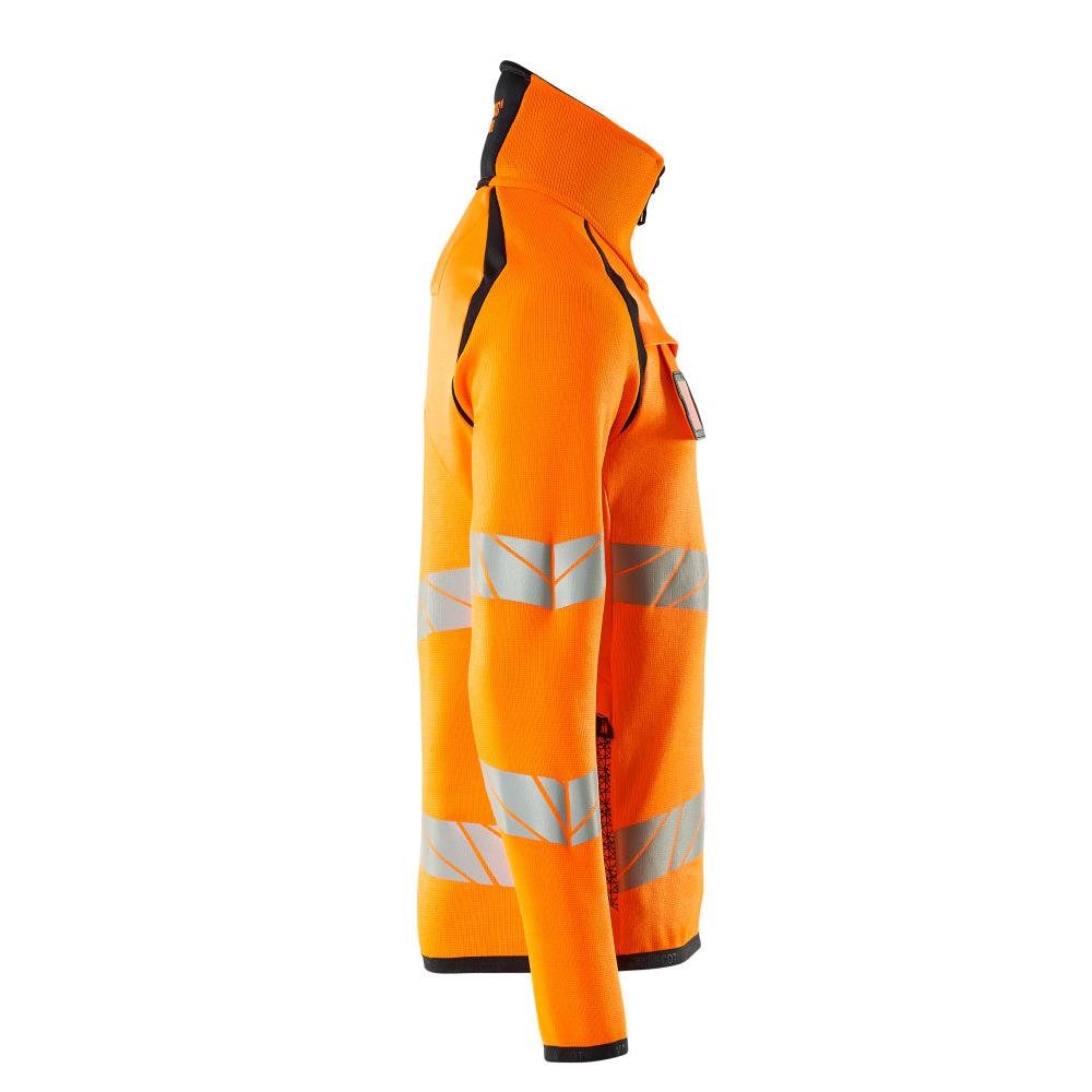 Maglione lavorato ai ferri con maglione lavorato a maglia con cerniera corta