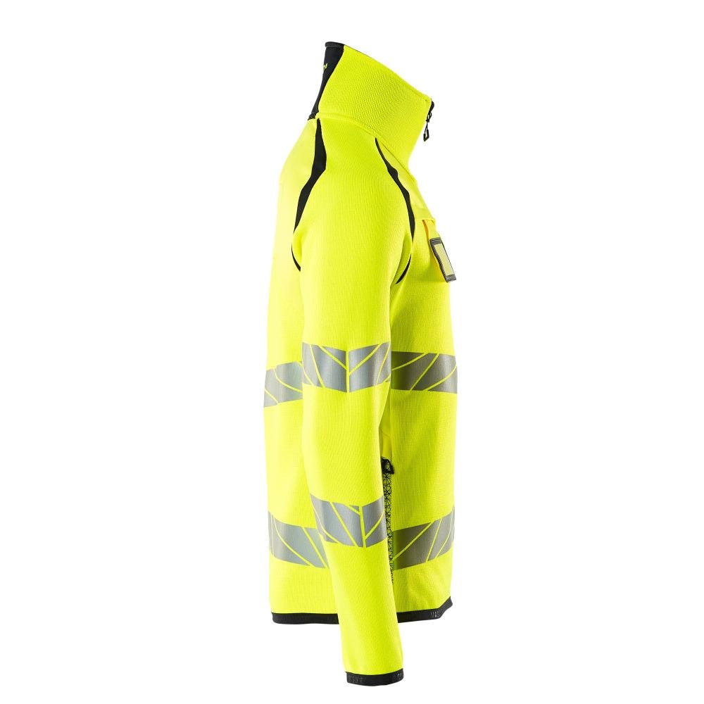 Maglione lavorato ai ferri con maglione lavorato a maglia con cerniera corta