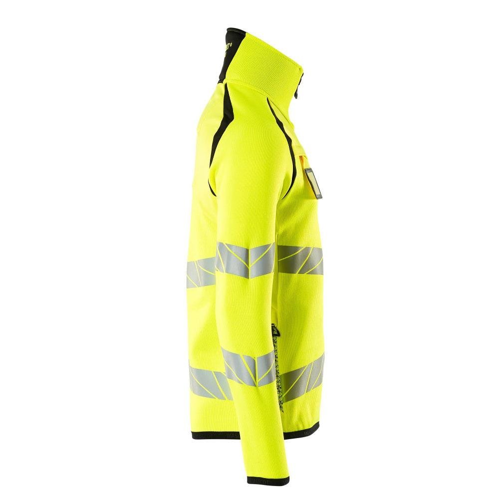 Maglione lavorato ai ferri con maglione lavorato a maglia con cerniera corta