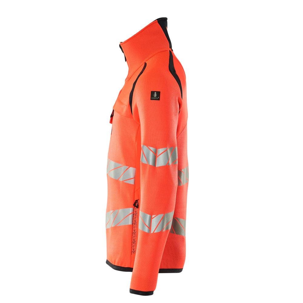 Maglione lavorato ai ferri con maglione lavorato a maglia con cerniera corta