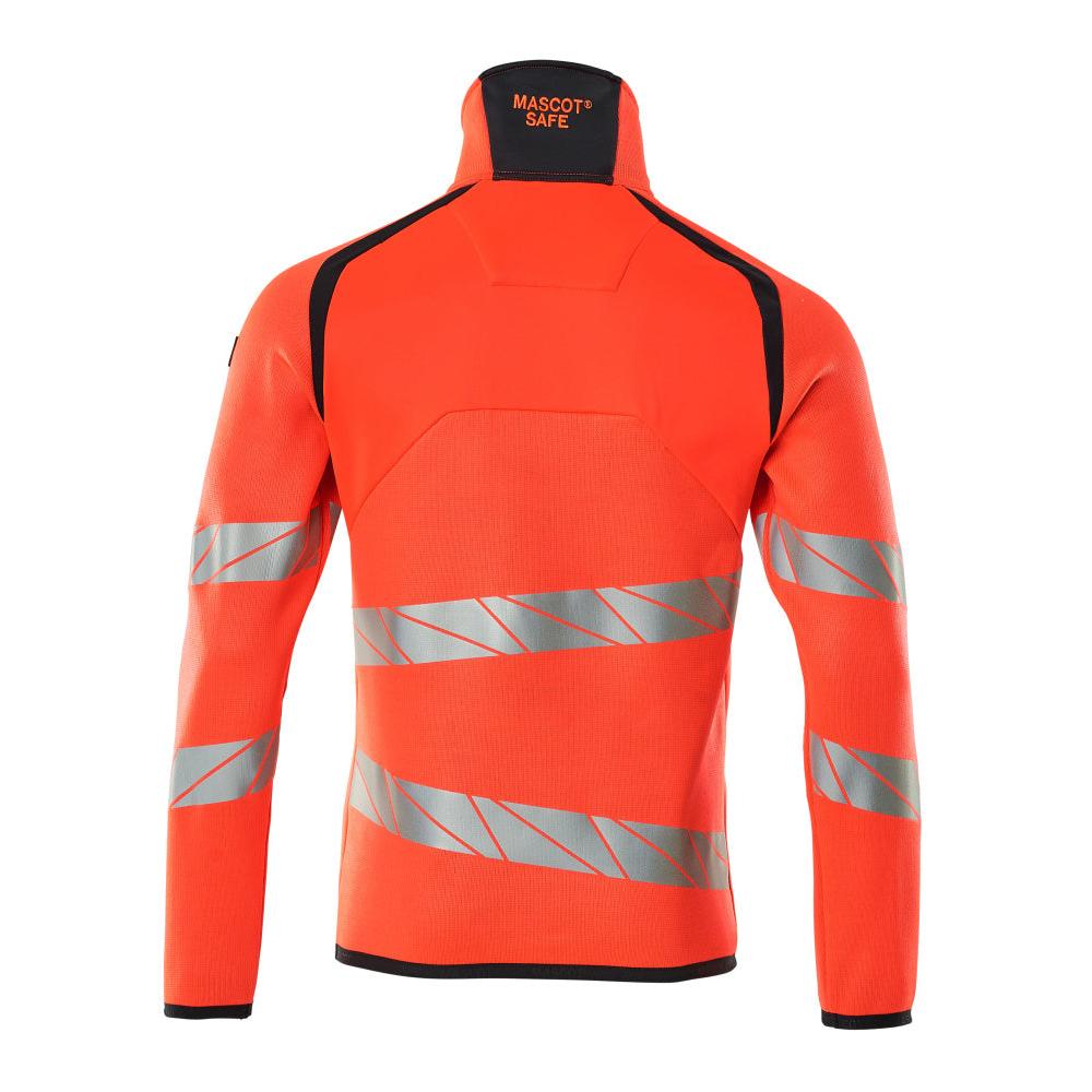 Maglione lavorato ai ferri con maglione lavorato a maglia con cerniera corta