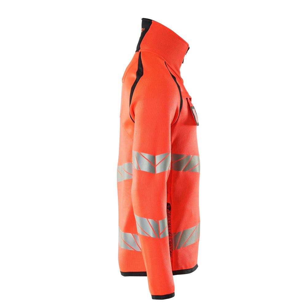 Maglione lavorato ai ferri con maglione lavorato a maglia con cerniera corta