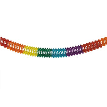 La ghirlanda PAPSTAR "Rainbow" (carta, Ø 16 cm, 6 m di lunghezza) della PAPSTAR GmbH presenta un vivace motivo a rombi nei colori dell'arcobaleno - perfetta come decorazione appariscente su uno sfondo bianco semplice.