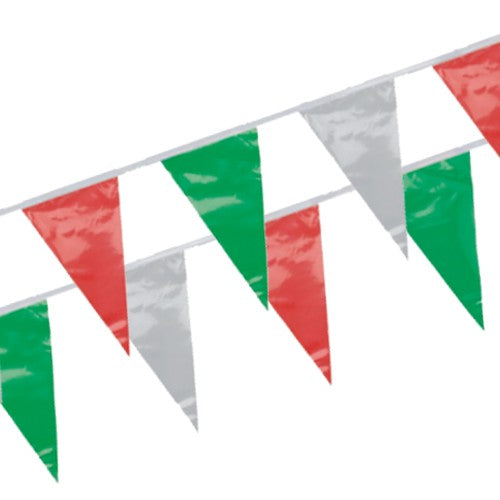 La PAPSTAR ghirlanda di bandierine impermeabile della PAPSTAR GmbH è composta da due fili di bandierine triangolari lucide in rosso, bianco e verde - impermeabile e ideale per feste in giardino o eventi all'aperto con un motivo alternato.