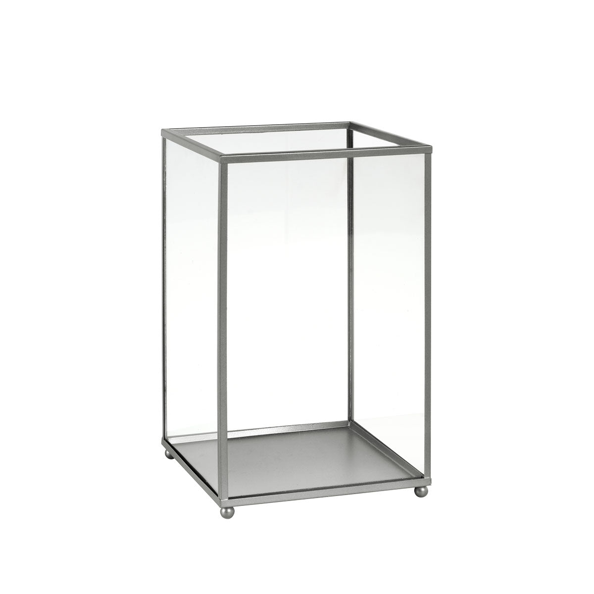 Der Kerzenhalter aus Glas, 220x140 mm von Duni GmbH überzeugt mit silberfarbenem, elegantem Design und transparenten Seiten - ein edles Geschenk für jeden Anlass. Die Packung enthält 1 Stück.