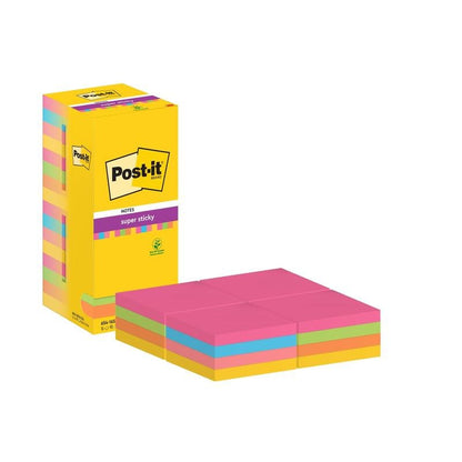 Una scatola gialla della 3M Deutschland GmbH Post-it® Super Sticky Notes (76x76mm, 90 fogli/blocco, 16 blocchi/confezione, vari colori) è mostrata accanto a blocchi colorati. La confezione mette in evidenza il logo del marchio e dettagli come il 100% PEFC.