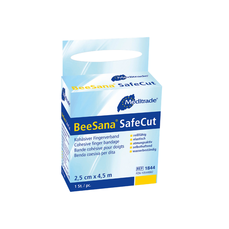 Su una scatola bianco-blu della Meditrade GmbH con la scritta "Articolo in esaurimento: BeeSana® SafeCut Bendaggio per le dita" (150 pezzi) sono riportati i dettagli del prodotto, la dimensione (2,5 cm x 4,5 m) e le caratteristiche importanti per l'uso come bendaggio per le dita in più lingue.