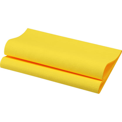 Un tovagliolo giallo Bio-Dunisoft piegato (40 x 40 cm, 1/4 piega) della Duni GmbH, realizzato con materiali biodegradabili, è posizionato su uno sfondo bianco semplice.
