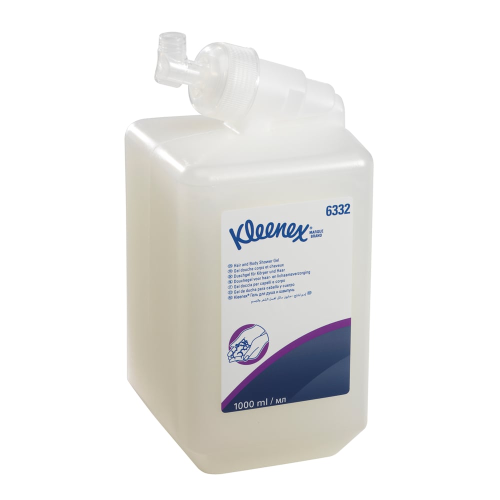 Una cassetta trasparente da 1L di Kleenex® Shampoo per capelli e corpo della Kimberly-Clark GmbH, con etichetta bianca e distributore, contiene informazioni su cura delicata e pulizia efficace in scritte blu e viola. Venduto come 6 cassette per cartone.