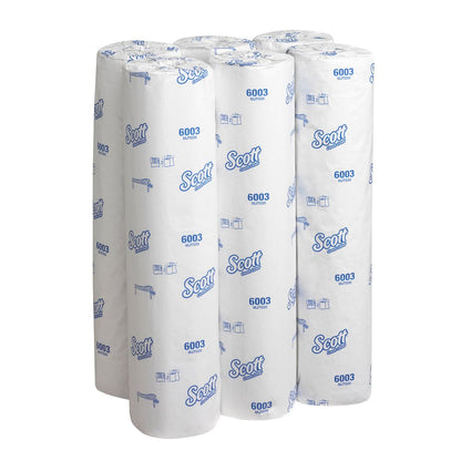 Sei rotoli Scott® EXTRA medici - Bianco della Kimberly-Clark GmbH in carta premium, confezionati in bianco con scritte e loghi blu, disposti verticalmente uno accanto all'altro.
