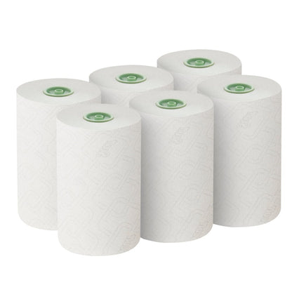 Sechs weiße Scott® Essential™ Rollenhandtücher E-roll Slimroll™ von Kimberly-Clark GmbH sind in zwei Dreierreihen angeordnet. Jede 1-lagige, 180 m lange Rolle hat einen grünen Kern und eine feine Textur, ideal für eine effiziente Nutzung. Die Schachtel enthält 6 Rollen.