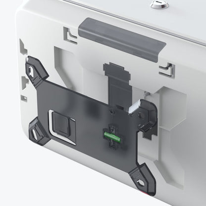 Primo piano del retro di un distributore di carta igienica Kimberly-Clark Professional™ Icon™ - Rotoli piccoli di Kimberly-Clark GmbH, che mostra il supporto nero e i componenti interni visibili, incluso un connettore verde.